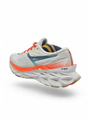 ASICS Novablast 2