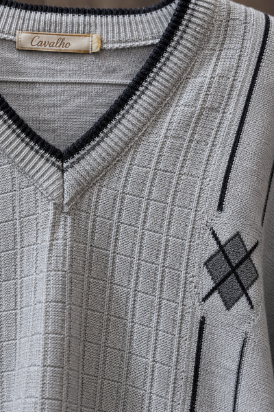 Cavalho Grey Patterned V-Neck Sweater, Medium